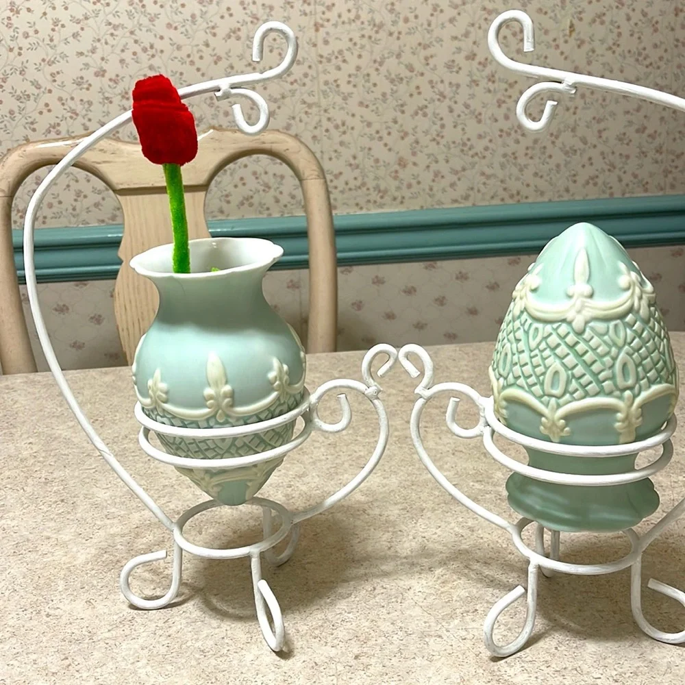 VINTAGE SET OF 2 VASES/PLANTERS ON WHITE PAINTED METAL SCROLL TABLE TOP STANDS.